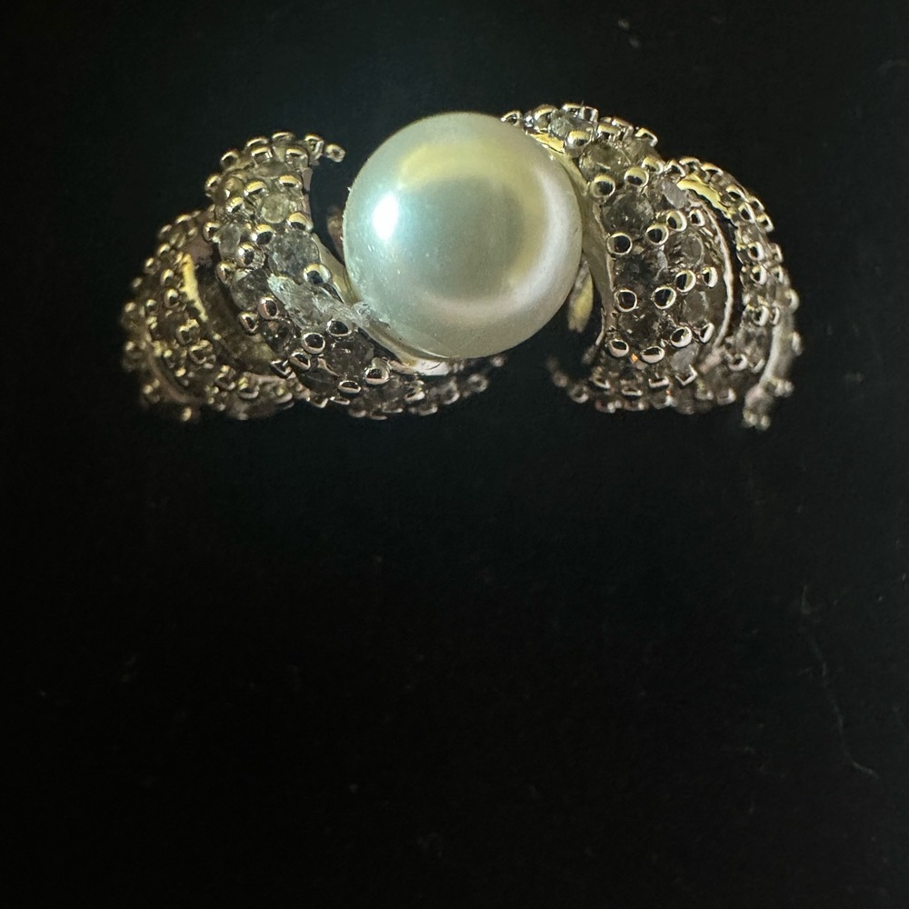 Lustrous Silver Pearl Ring